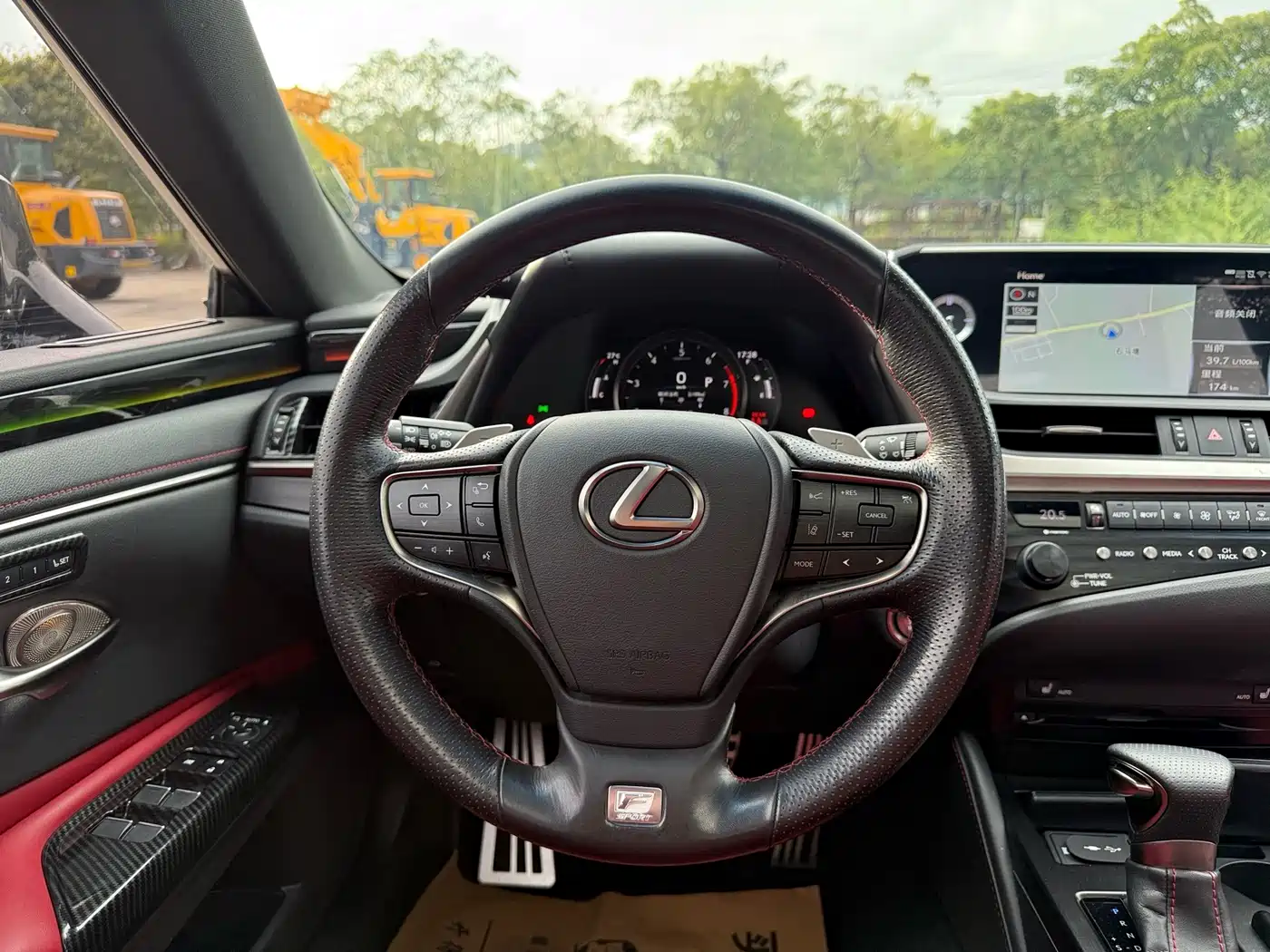 Фото 7 - Lexus ES