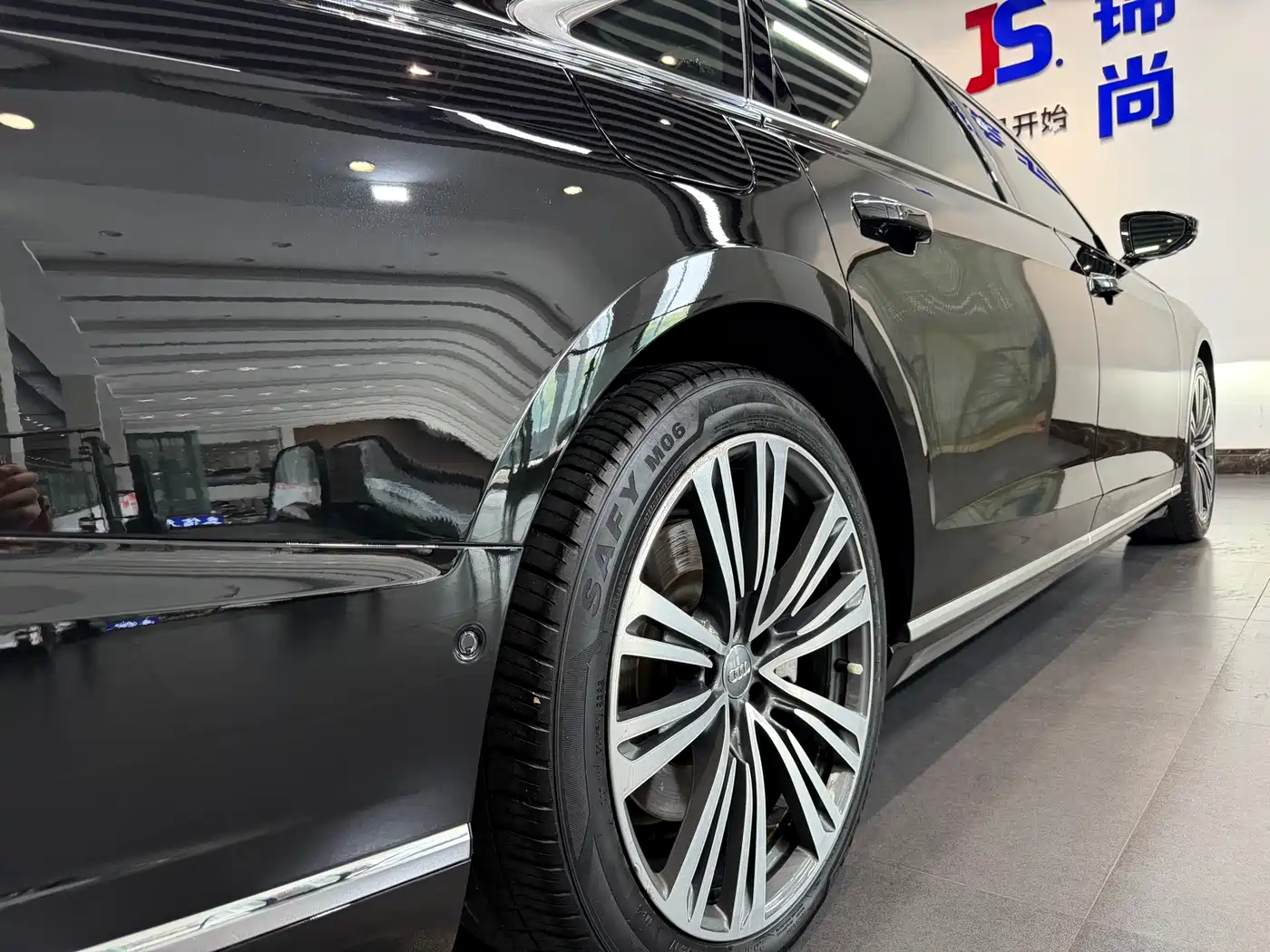 Фото 7 - Audi A8