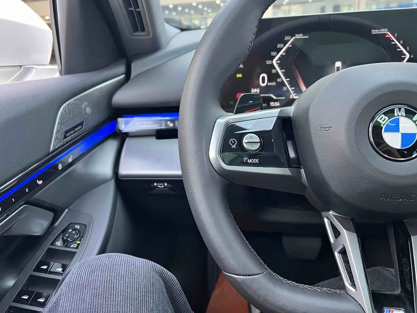 BMW 5 Series 2024 530Li Leading M Sport Package фото 14