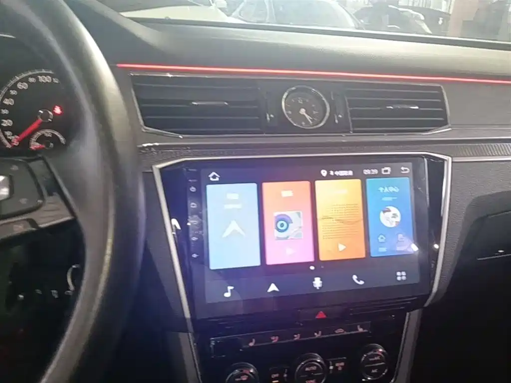 Volkswagen Passat 2016 330TSI DSG Honor Edition фото 13