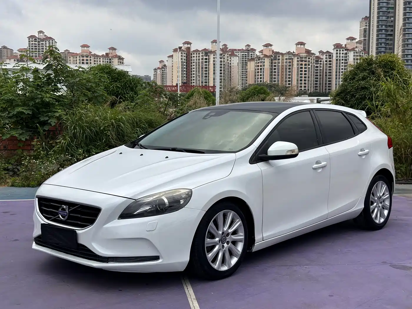 Фото 1 - Volvo V40
