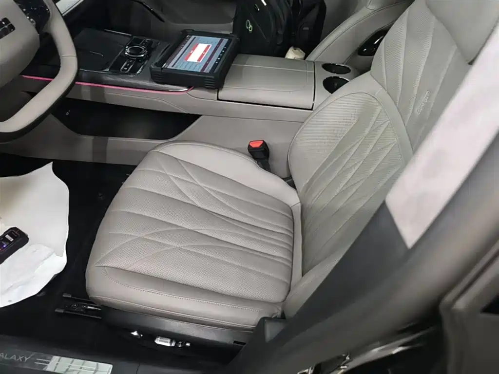 Geely Galaxy Galaxy Xingyao 8 2025 130km EM-P Starship Edition фото 15