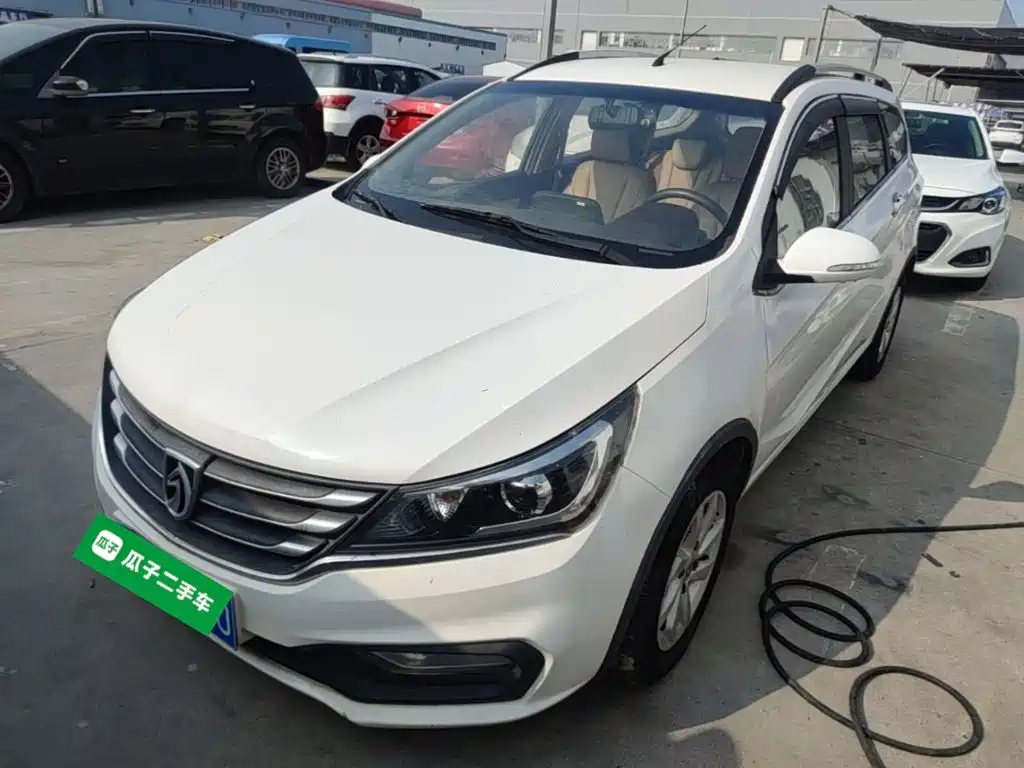 Baojun 310W 2018 2017 1.5L Manual Fashion Edition (China V)