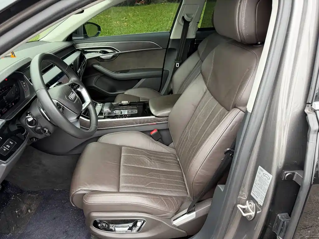 Фото 8 - Audi A8