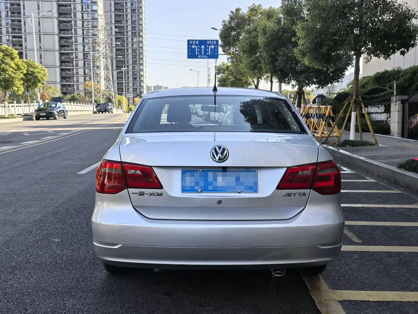 Volkswagen Jetta 2015 1.6L Automatic Luxury фото 5