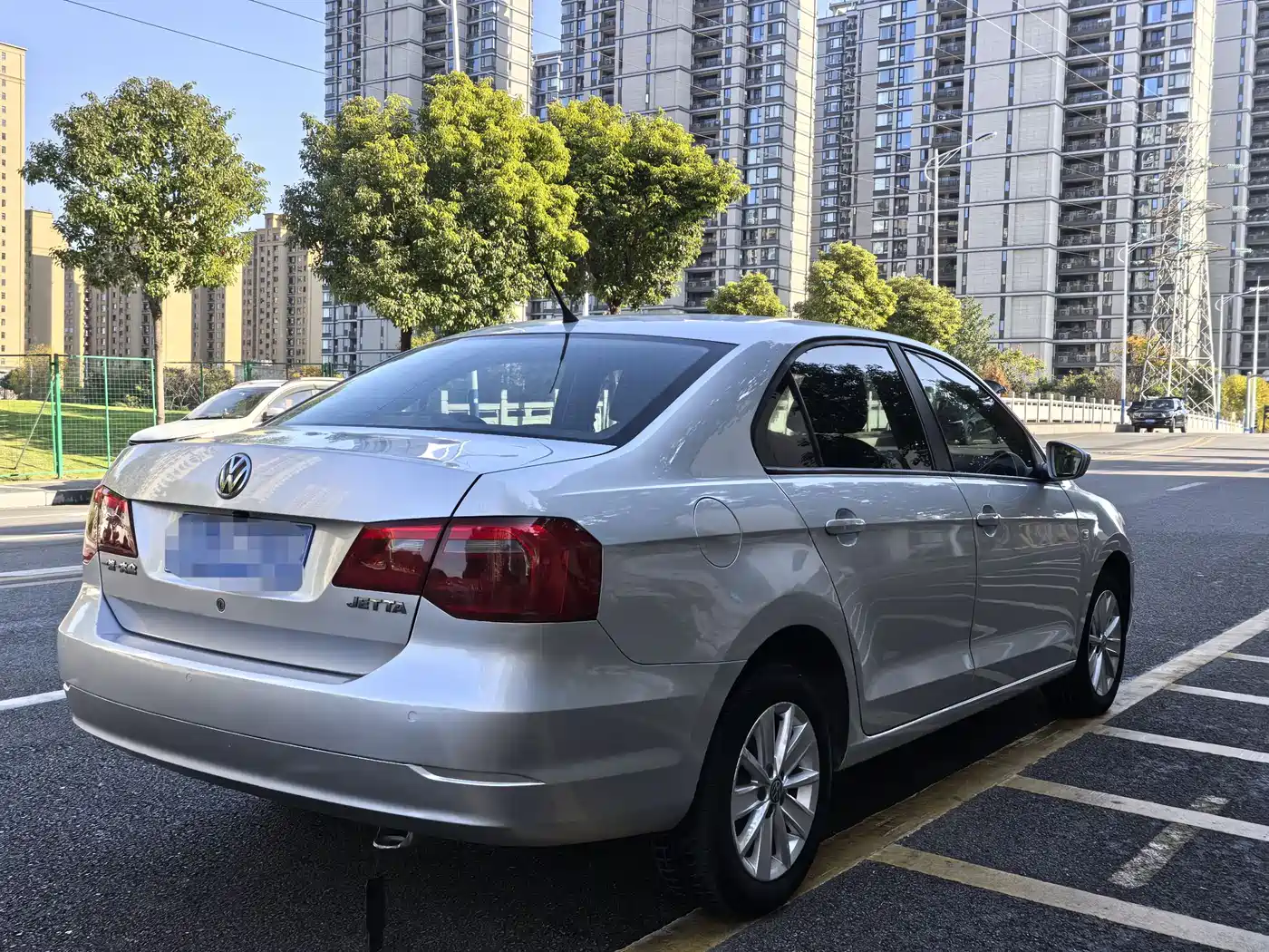 Volkswagen Jetta 2015 1.6L Automatic Luxury фото 4