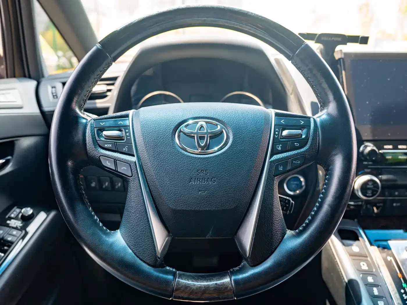 Toyota Vellfire 2020 Twin Engine 2.5L HV Premium Edition фото 14