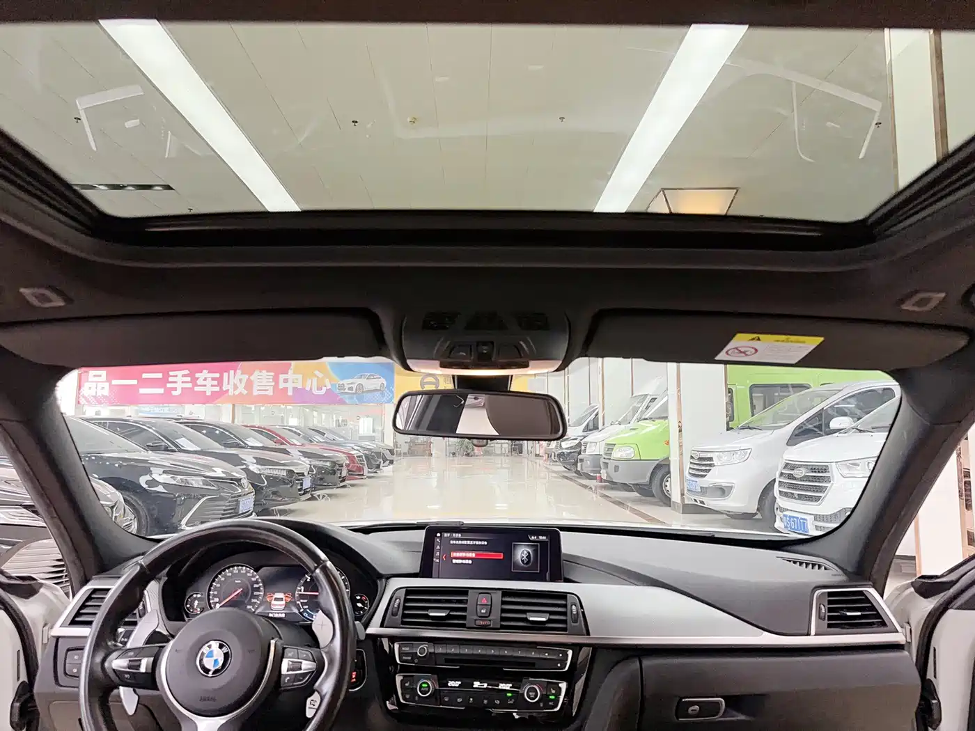 BMW 3 Series 2018 330i M Sport Black Night Edition фото 9