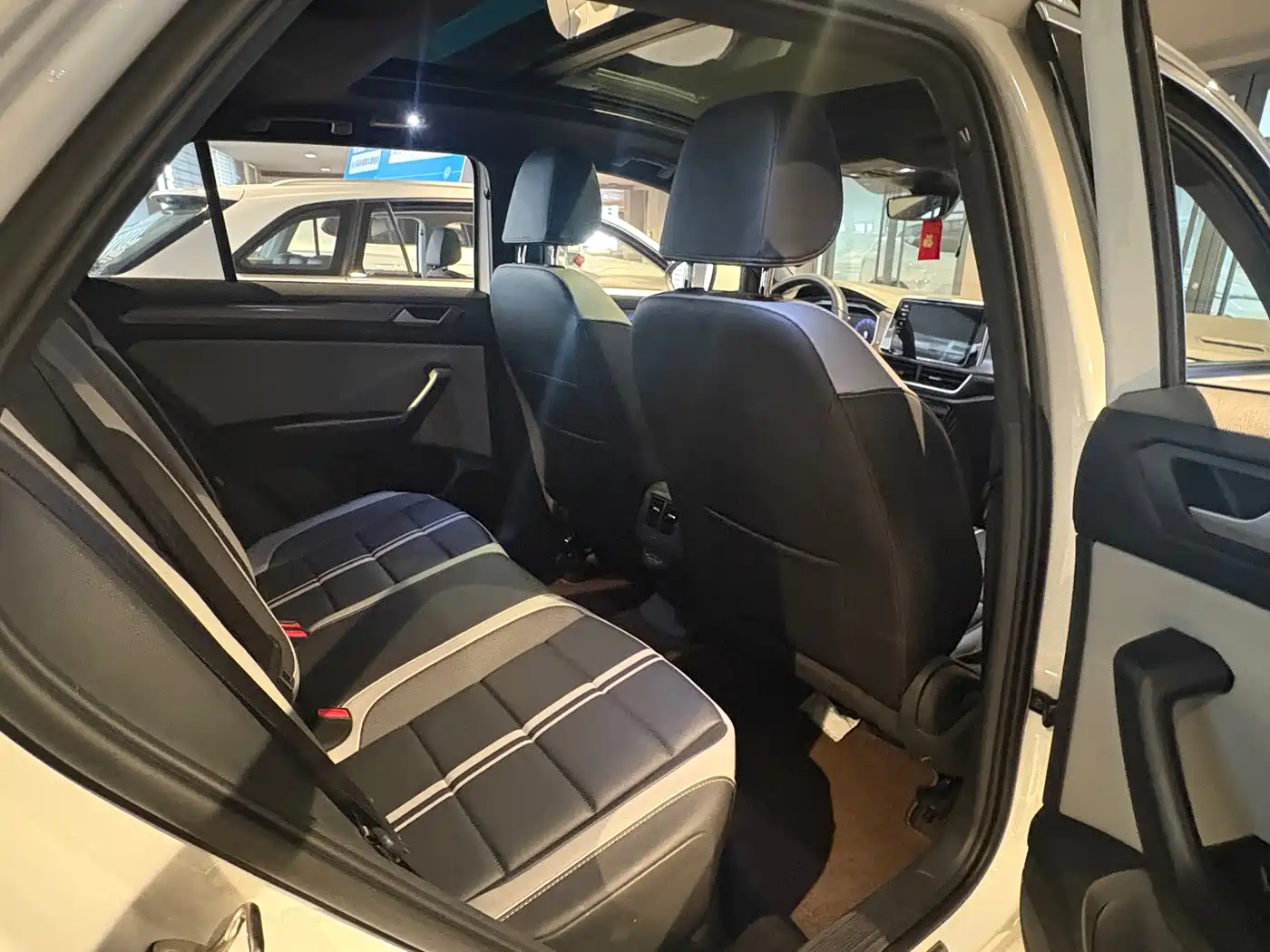 Фото 6 - Volkswagen T-ROC