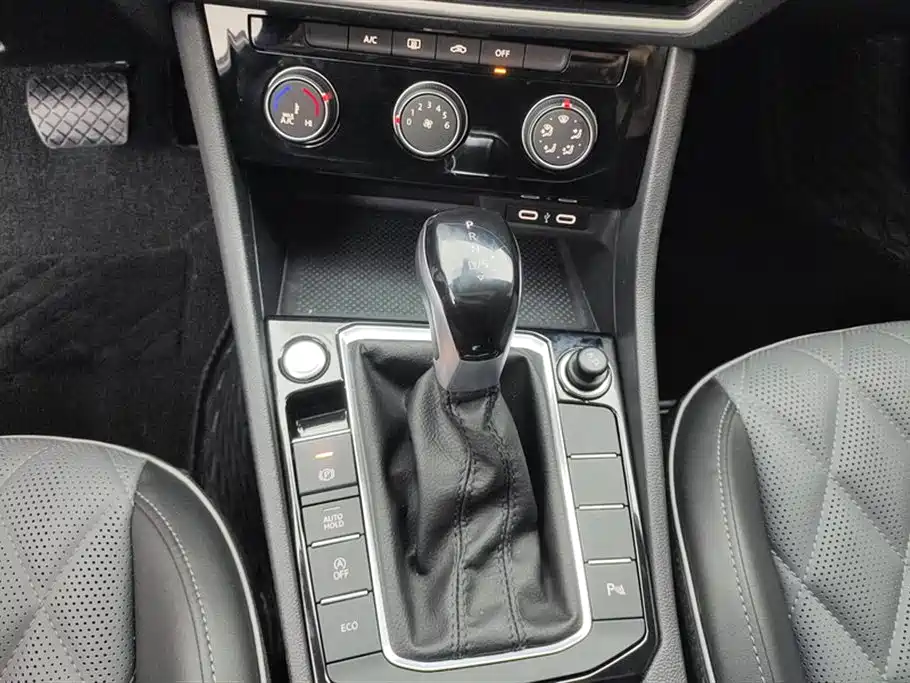 Volkswagen Sagitar 2023 300TSI DSG Surpassing Edition фото 16