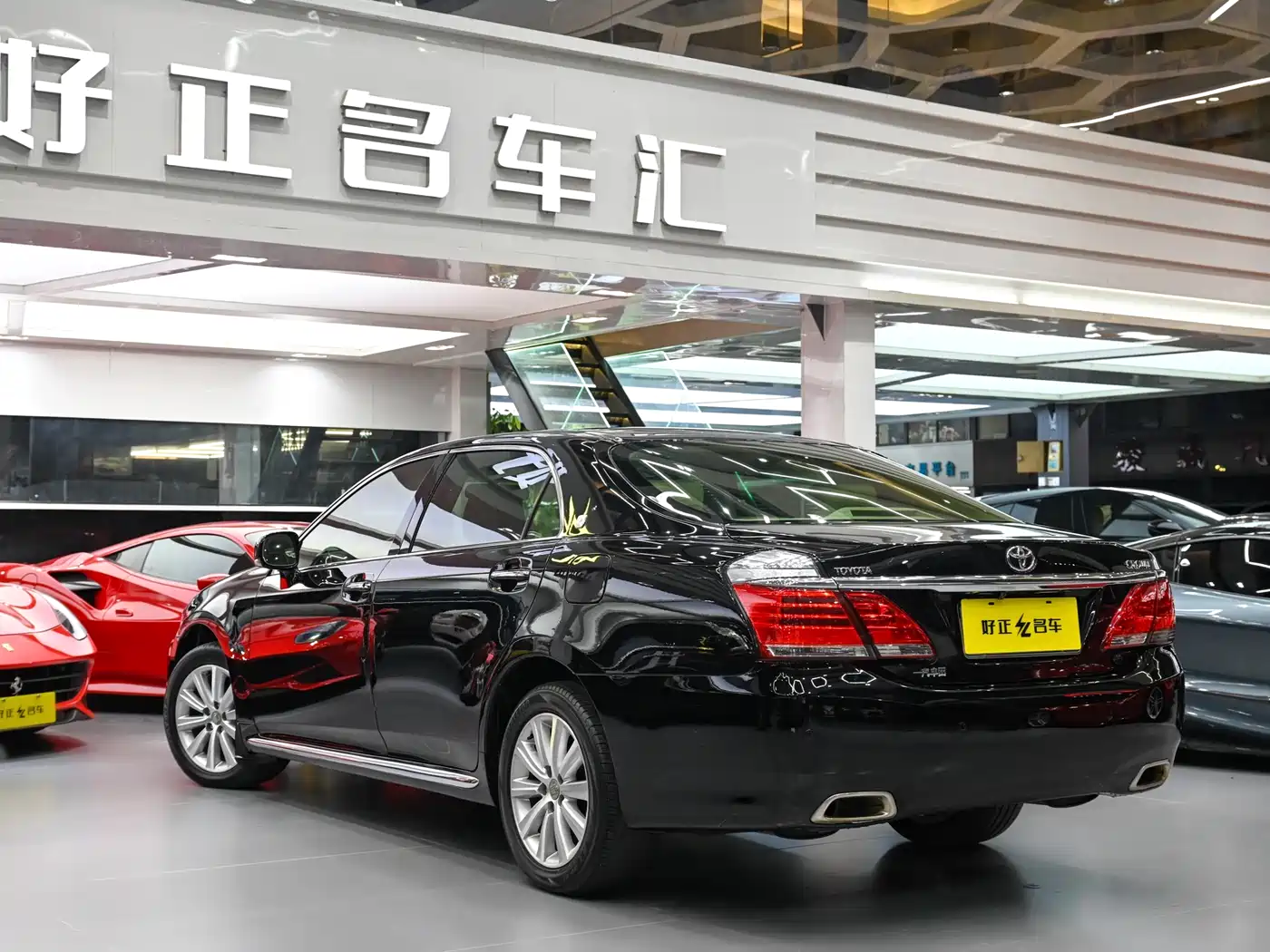 Toyota Crown 2012 2.5L Royal Leather Edition фото 6