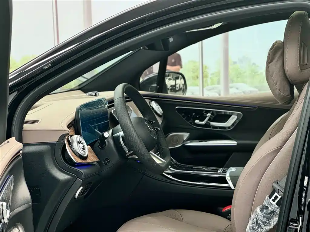 MERCEDES-BENZ EQE SUV