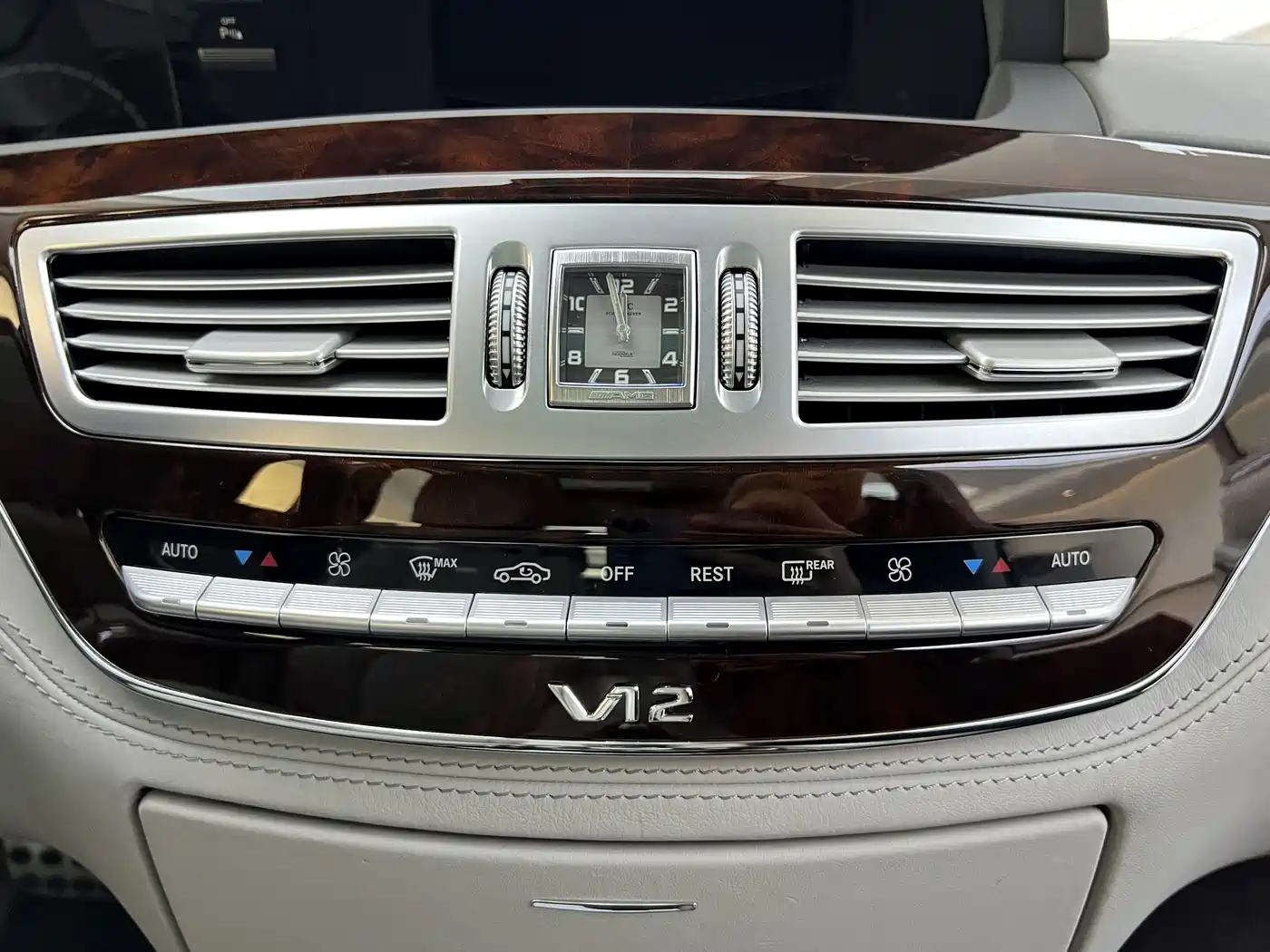 Mercedes-Benz S-Class AMG 2010 AMG S 65 фото 26
