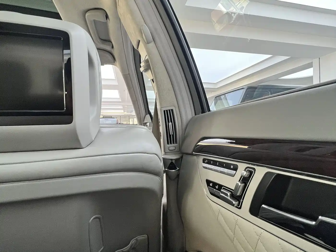 Mercedes-Benz S-Class AMG 2010 AMG S 65 фото 36