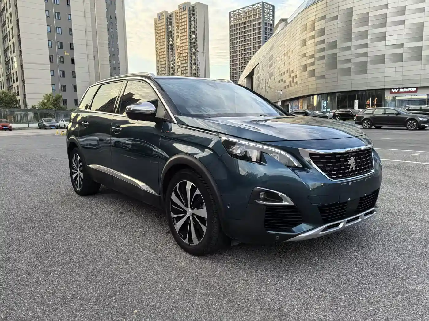 Фото 6 - Peugeot 5008