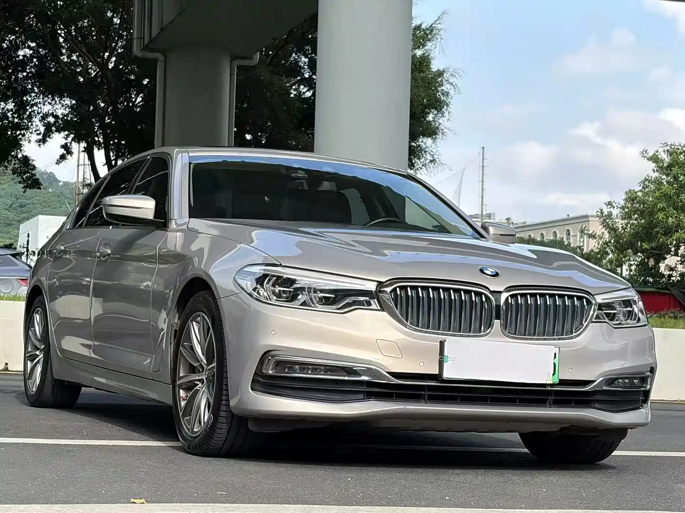 BMW 5 Series New Energy 2019 530Le Luxury Package фото 3