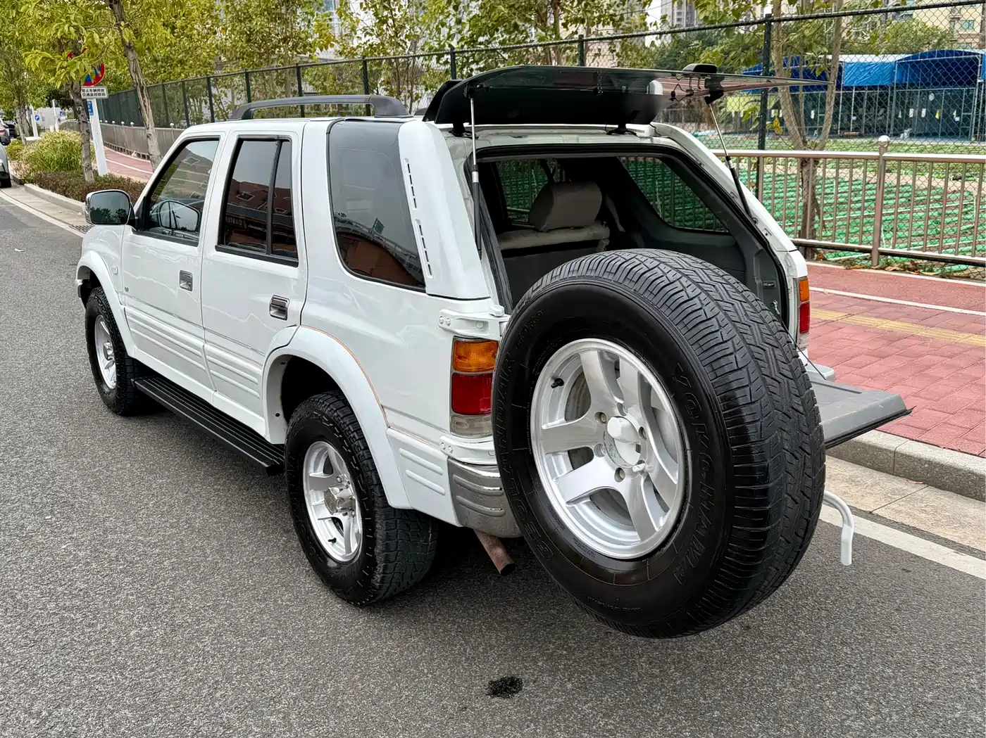 Isuzu Contender 2012 2.8T UC Diesel Multi-Purpose Vehicle фото 10
