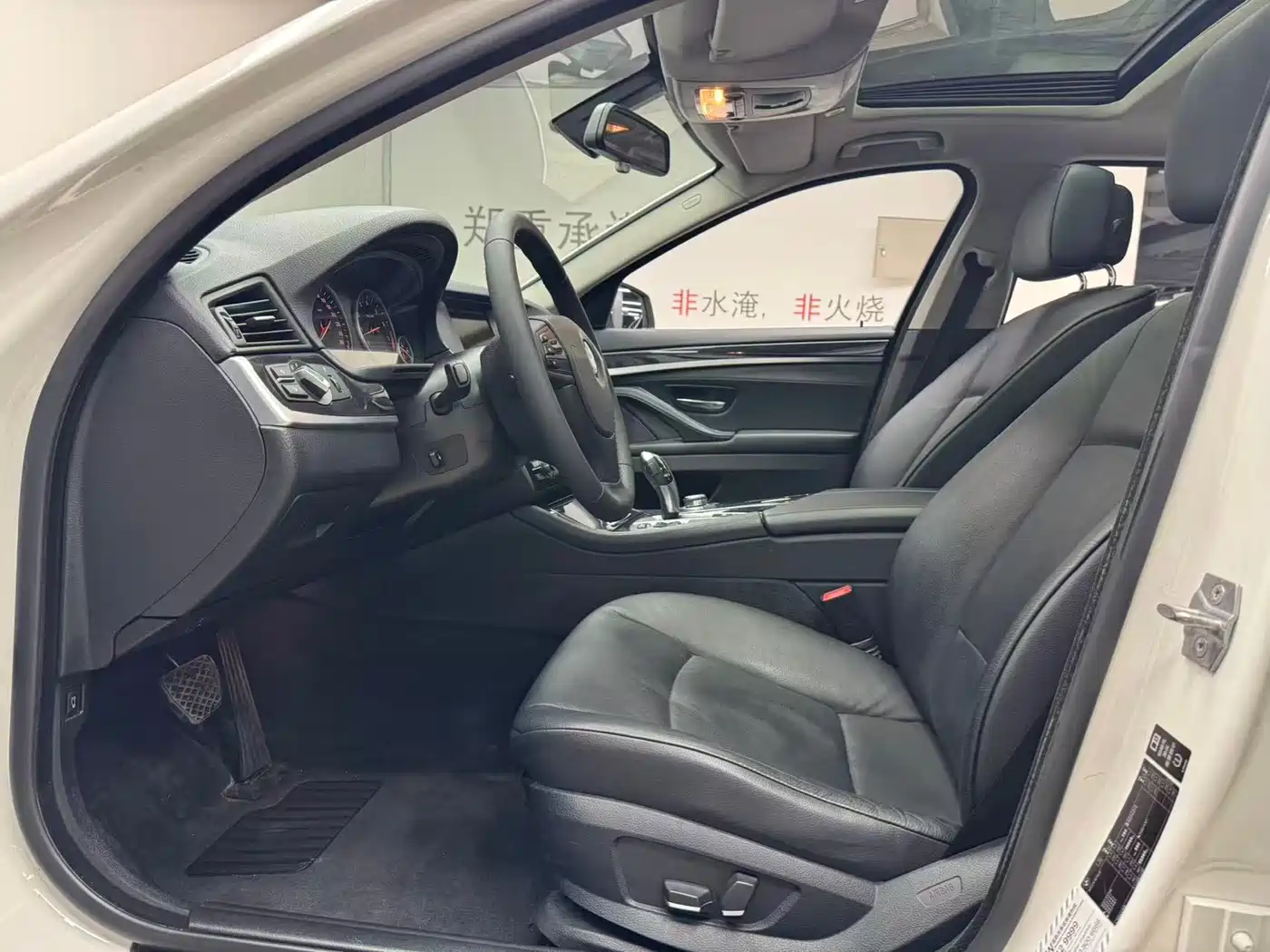 BMW 5 Series 2013 520Li Elegance фото 9