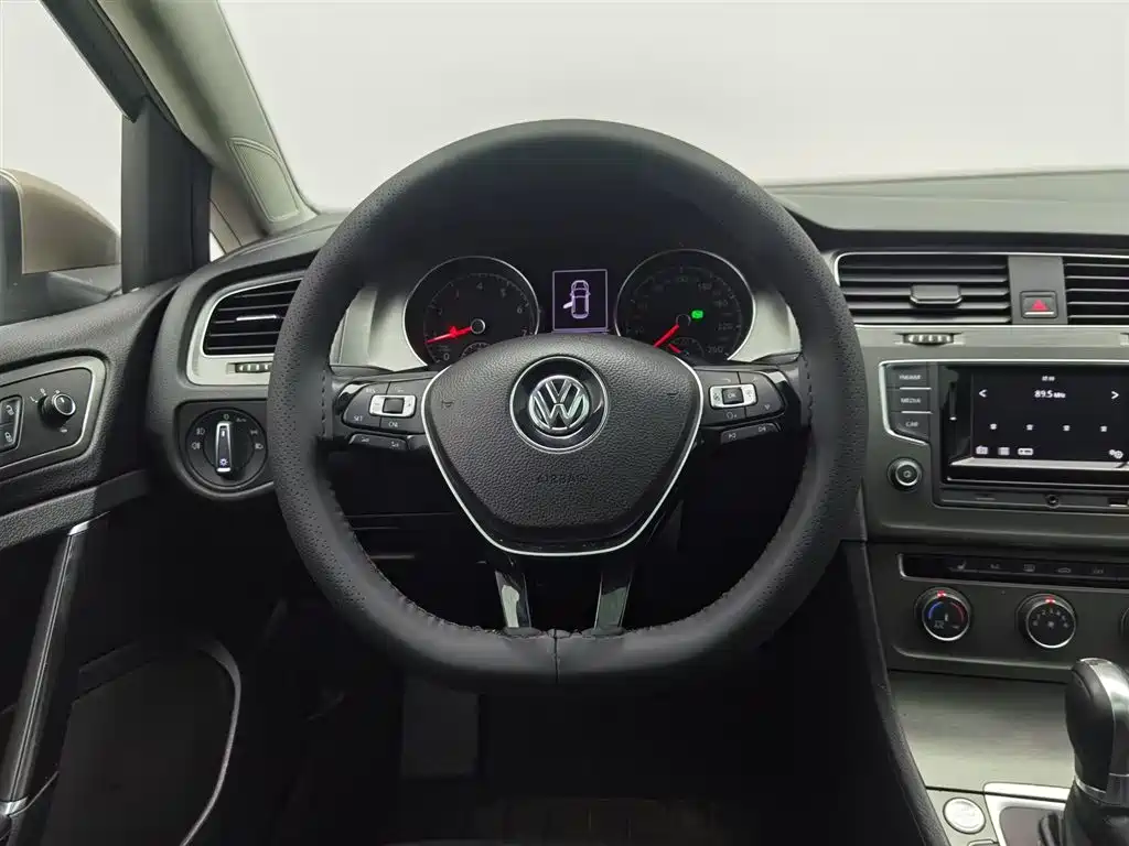 Volkswagen Golf 2016 230TSI Automatic Luxury фото 11