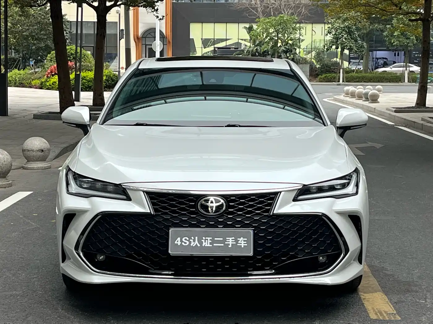 Toyota Avalon 2023 2.5L Luxury Edition фото 2