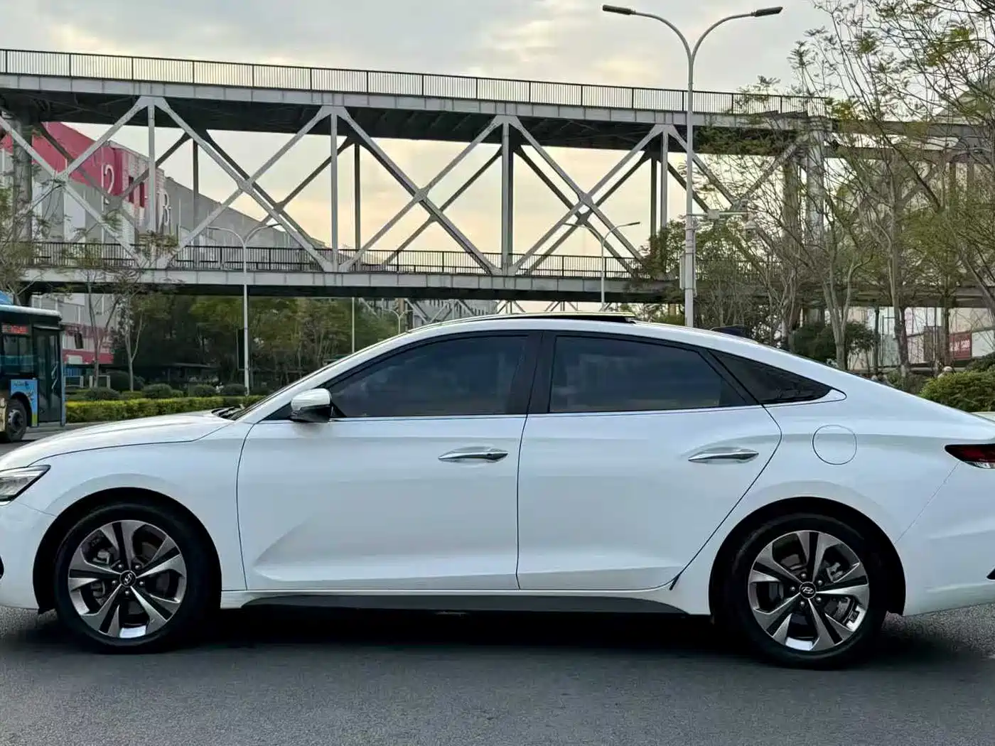 Photo 3 - Hyundai Fista