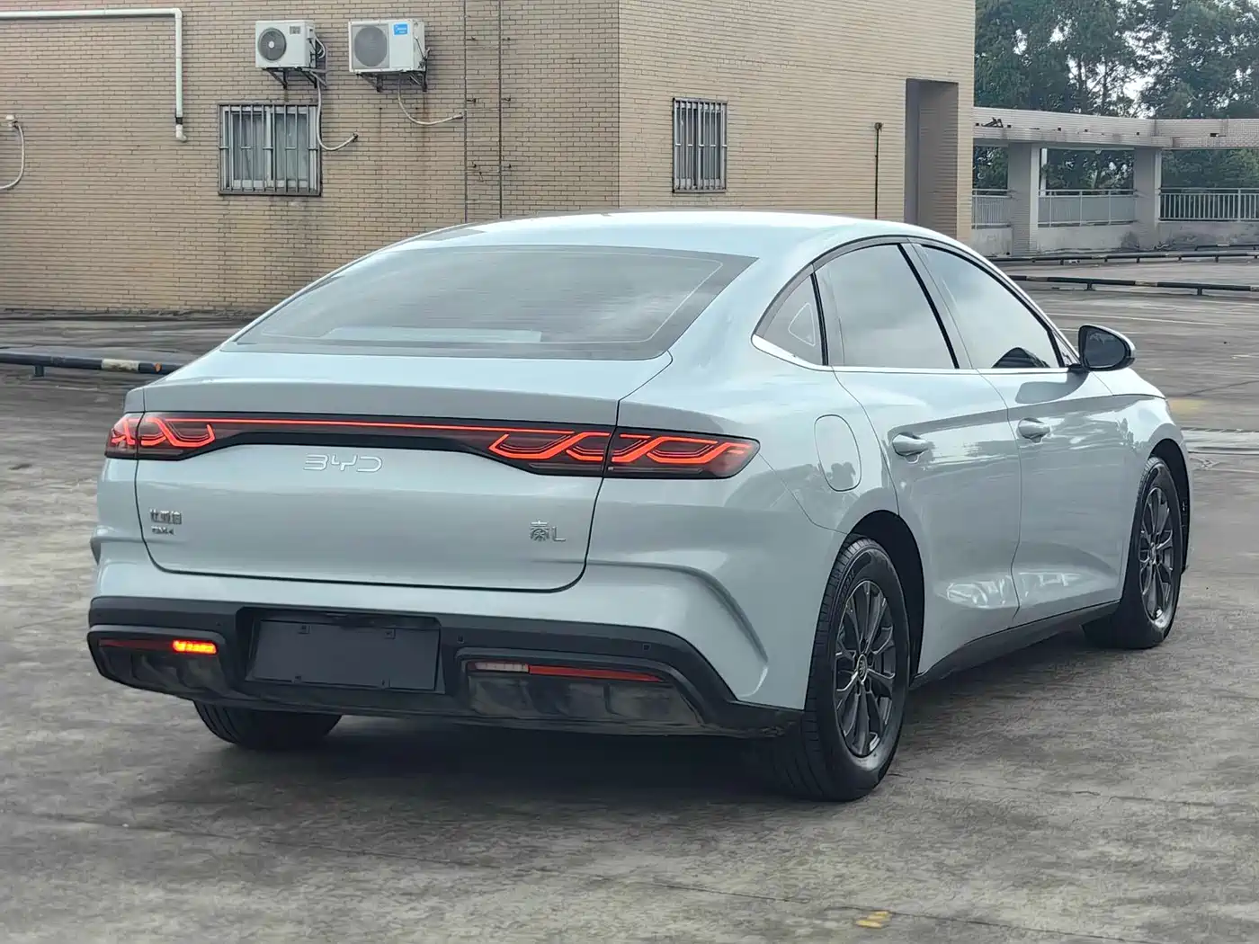 BYD Qin L 2024 DM-i 80KM Leading Edition фото 7