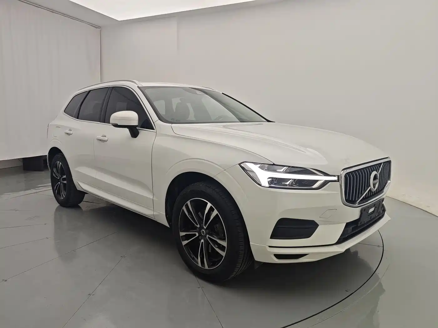 Фото 8 - Volvo XC60