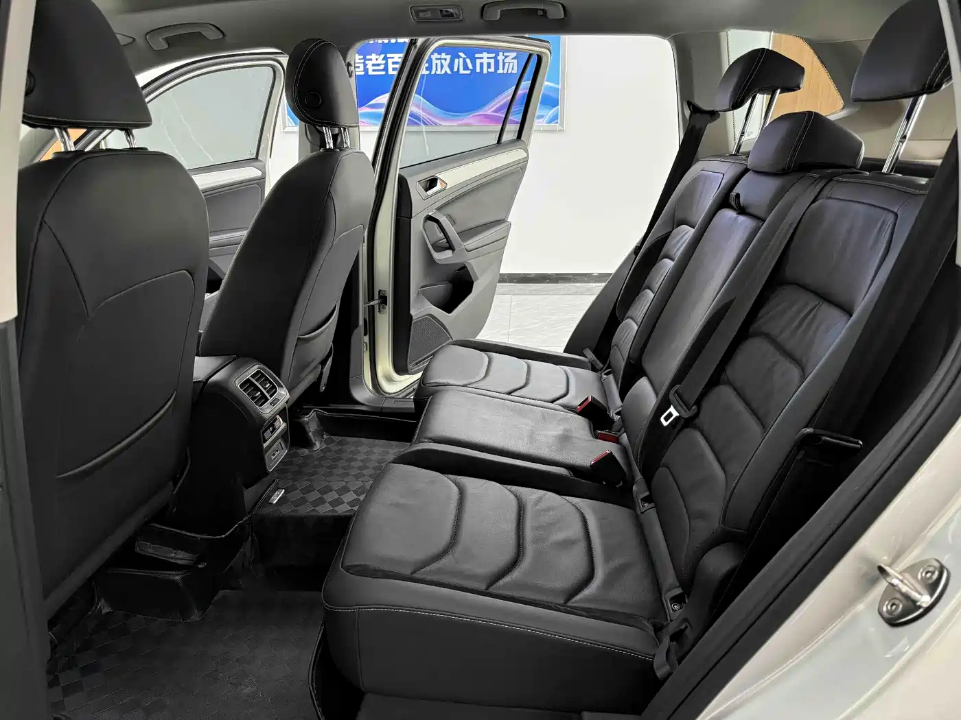 Volkswagen Tiguan L 2018 330TSI Automatic 2WD Luxury Edition фото 9