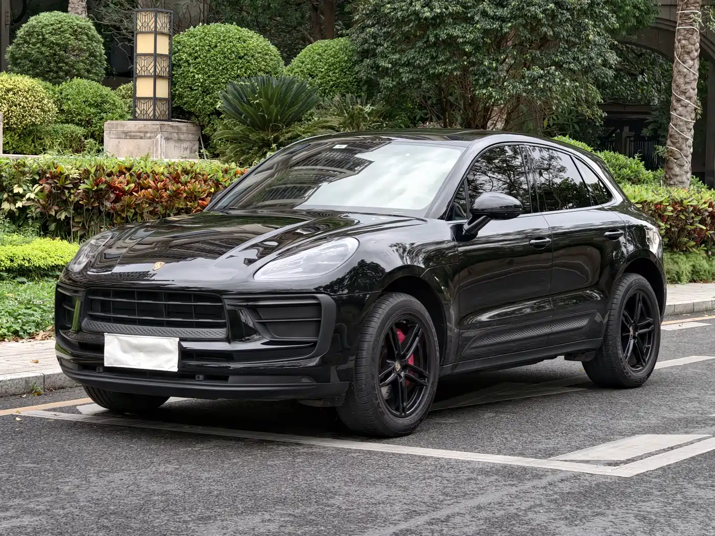 PORSCHE MACAN