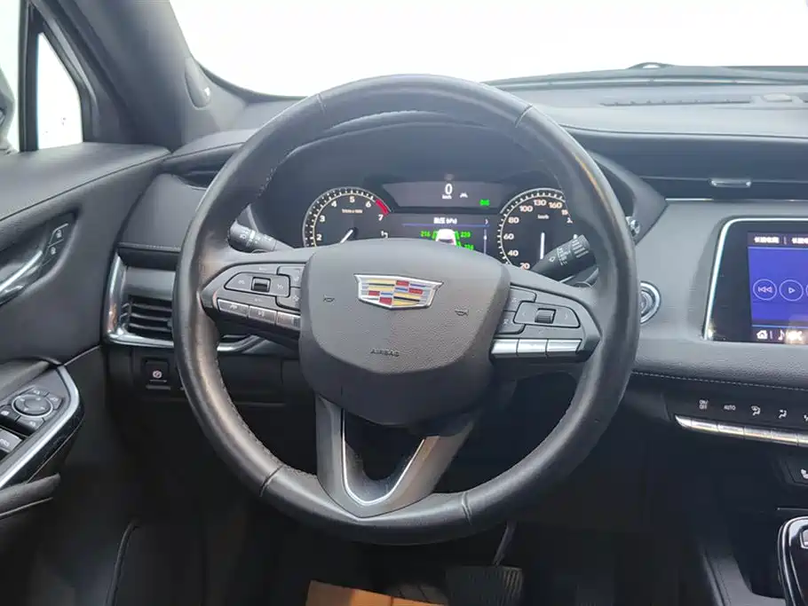CADILLAC XT4