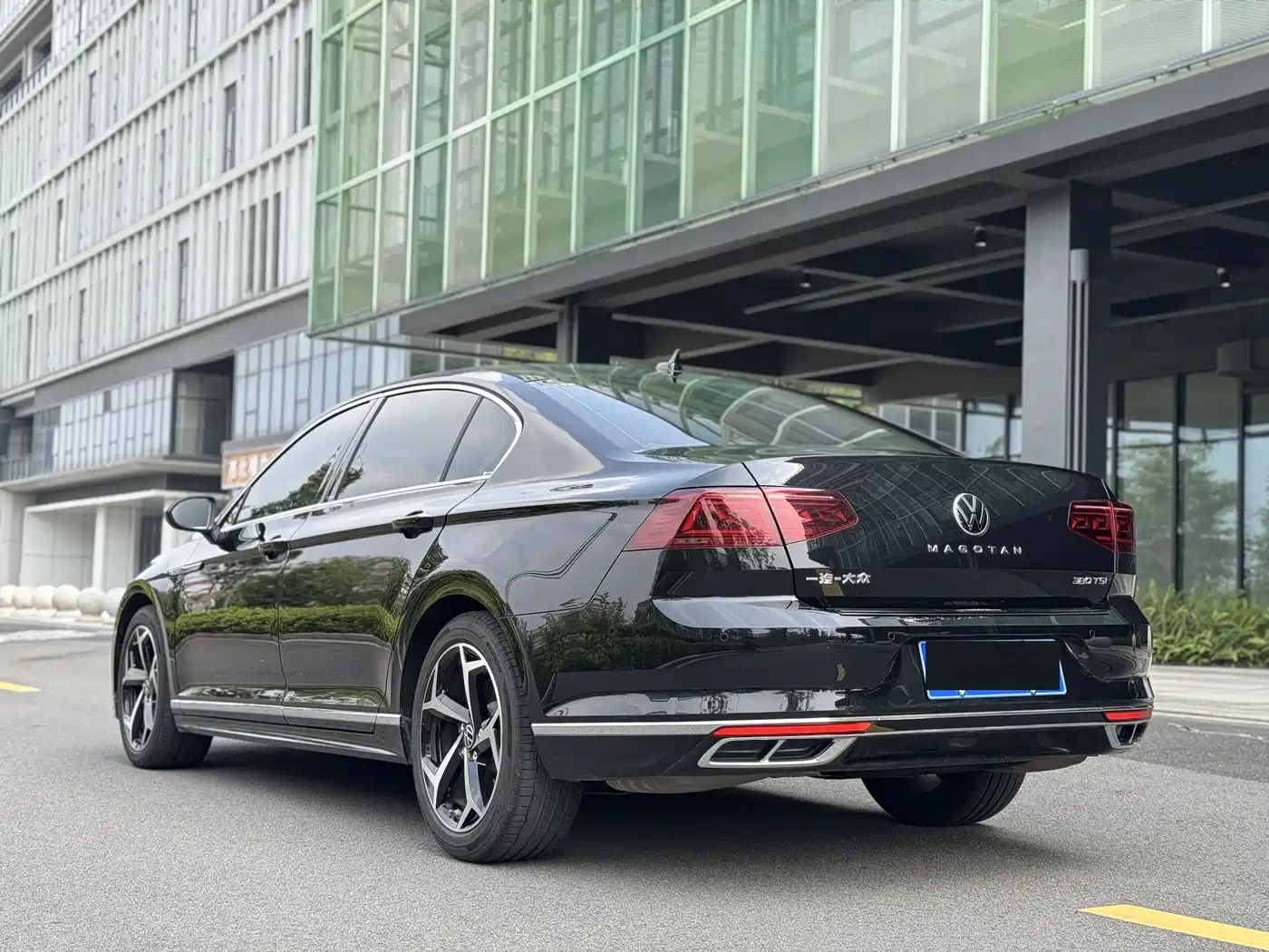Volkswagen Magotan 2023 Model 2 Million Commemorative Edition 330TSI DSG Luxury фото 11