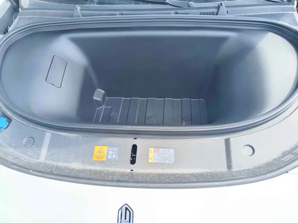 Photo 3 - Shangjie SUV
