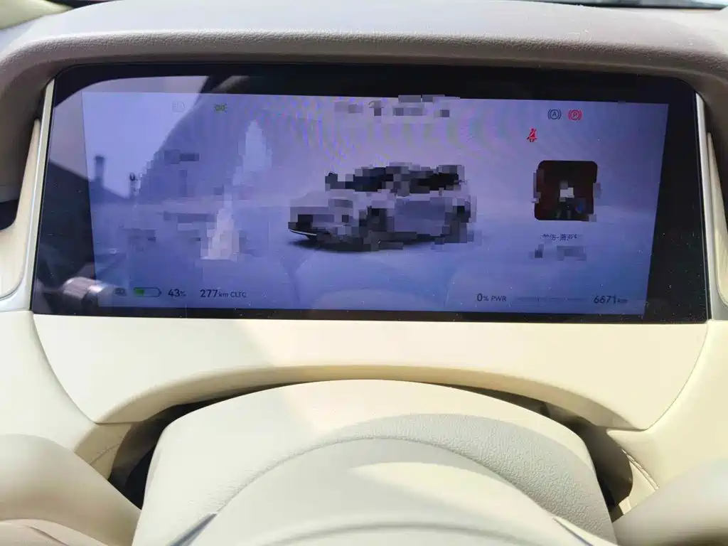 Photo 4 - Shangjie SUV