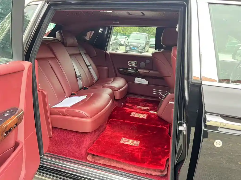 Rolls-Royce Phantom 2018 6.7T Long Wheelbase Version фото 6