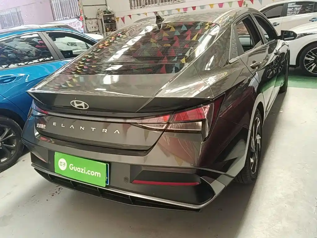 Photo 6 - Hyundai Elantra