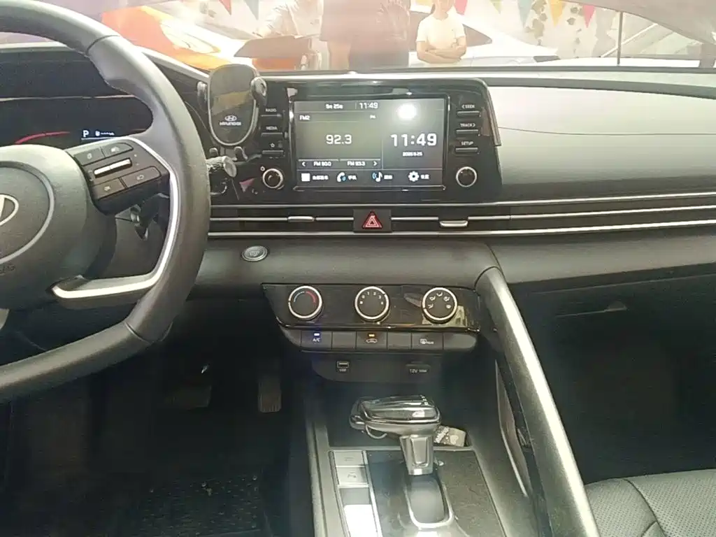 Photo 13 - Hyundai Elantra