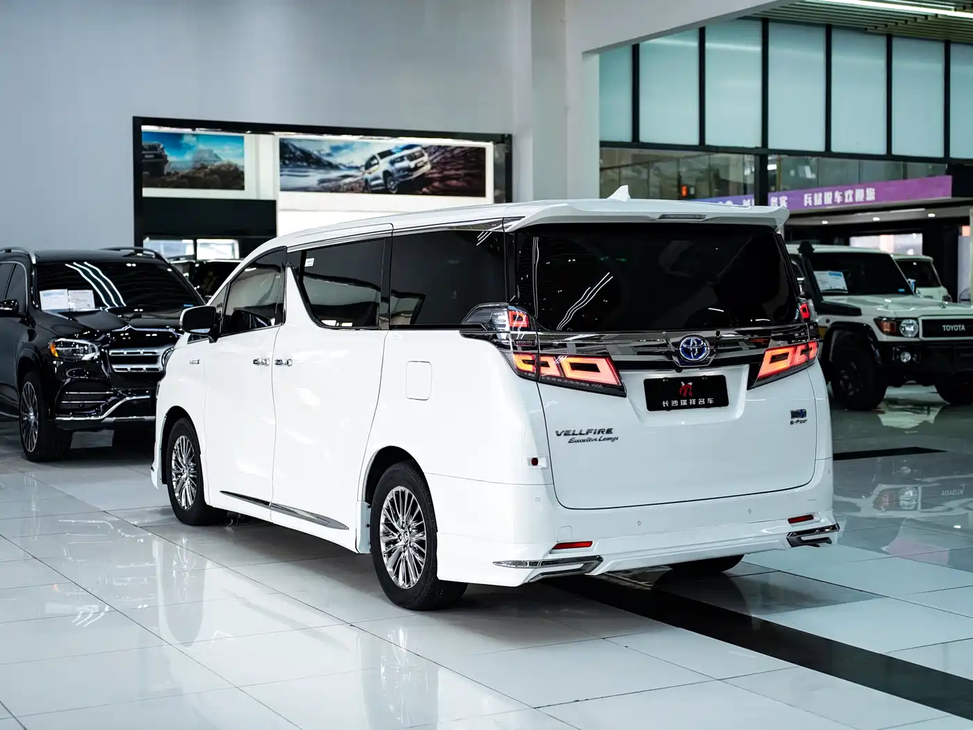Toyota Vellfire 2020 Twin Engine 2.5L HV Premium Edition фото 19