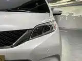 Photo 8 - Toyota Sienna