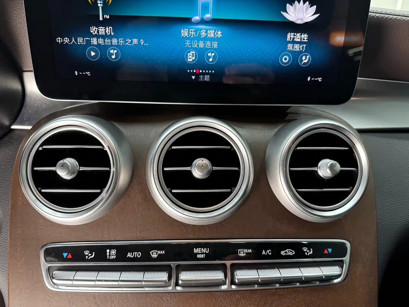 Mercedes-Benz GLC 2022 Model GLC 260 L 4MATIC Luxury Edition фото 27