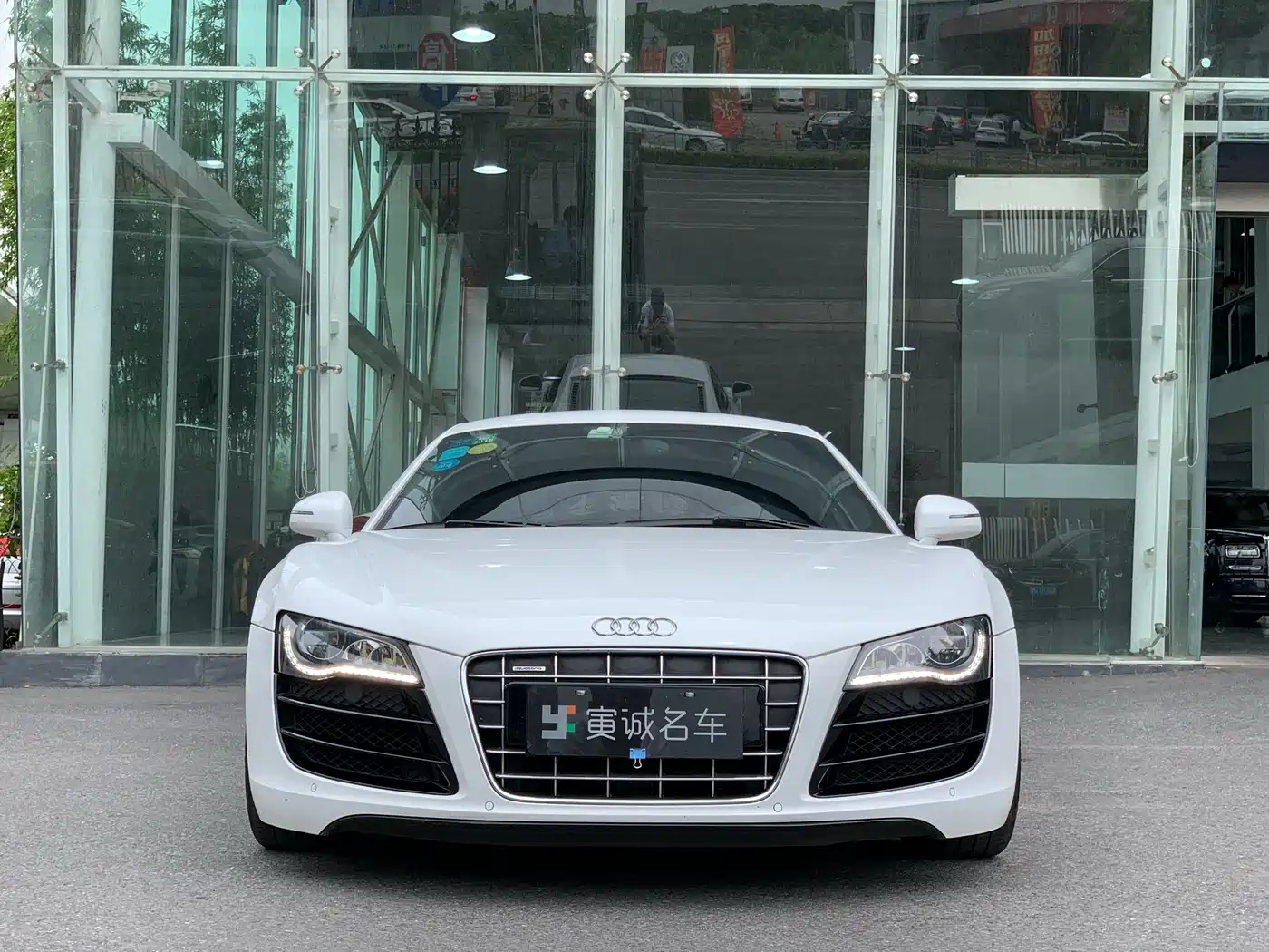 Audi R8 2010 5.2 FSI quattro фото 3