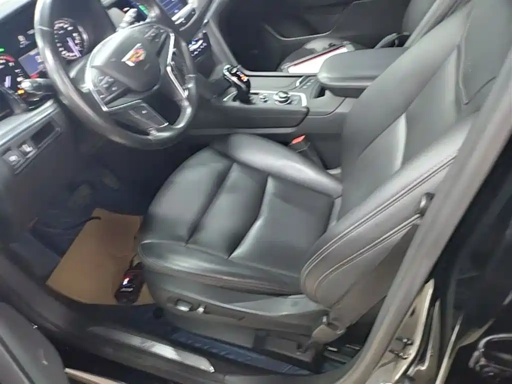 Photo 15 - Cadillac XT5