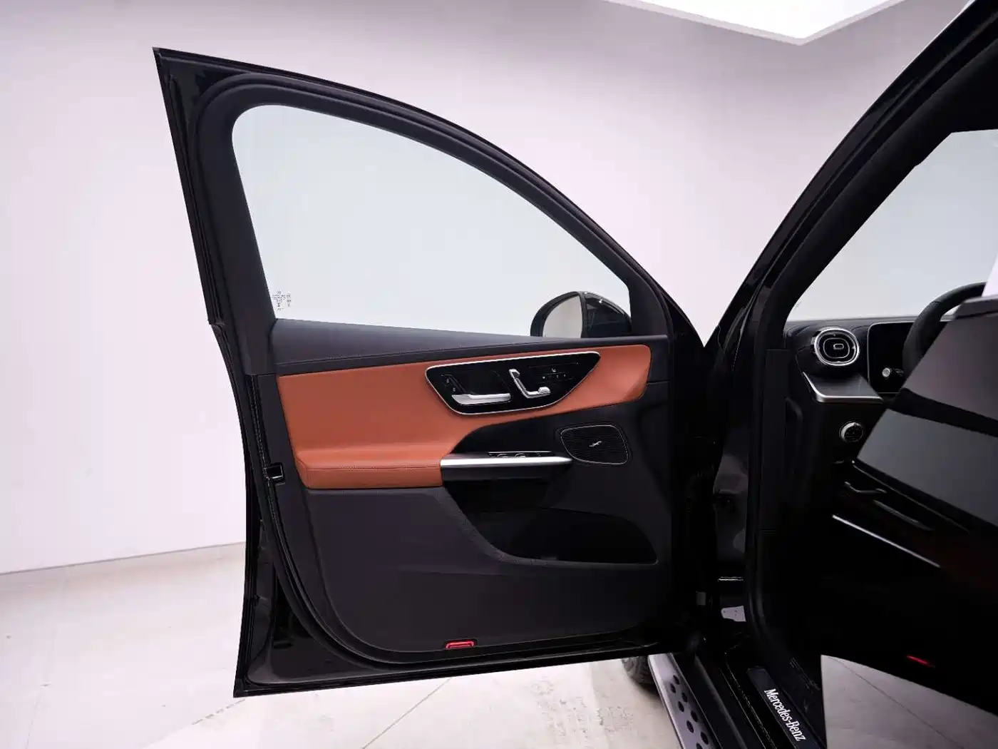 Mercedes-Benz GLC 2025 Model Year GLC 260 L 4MATIC Luxury фото 15