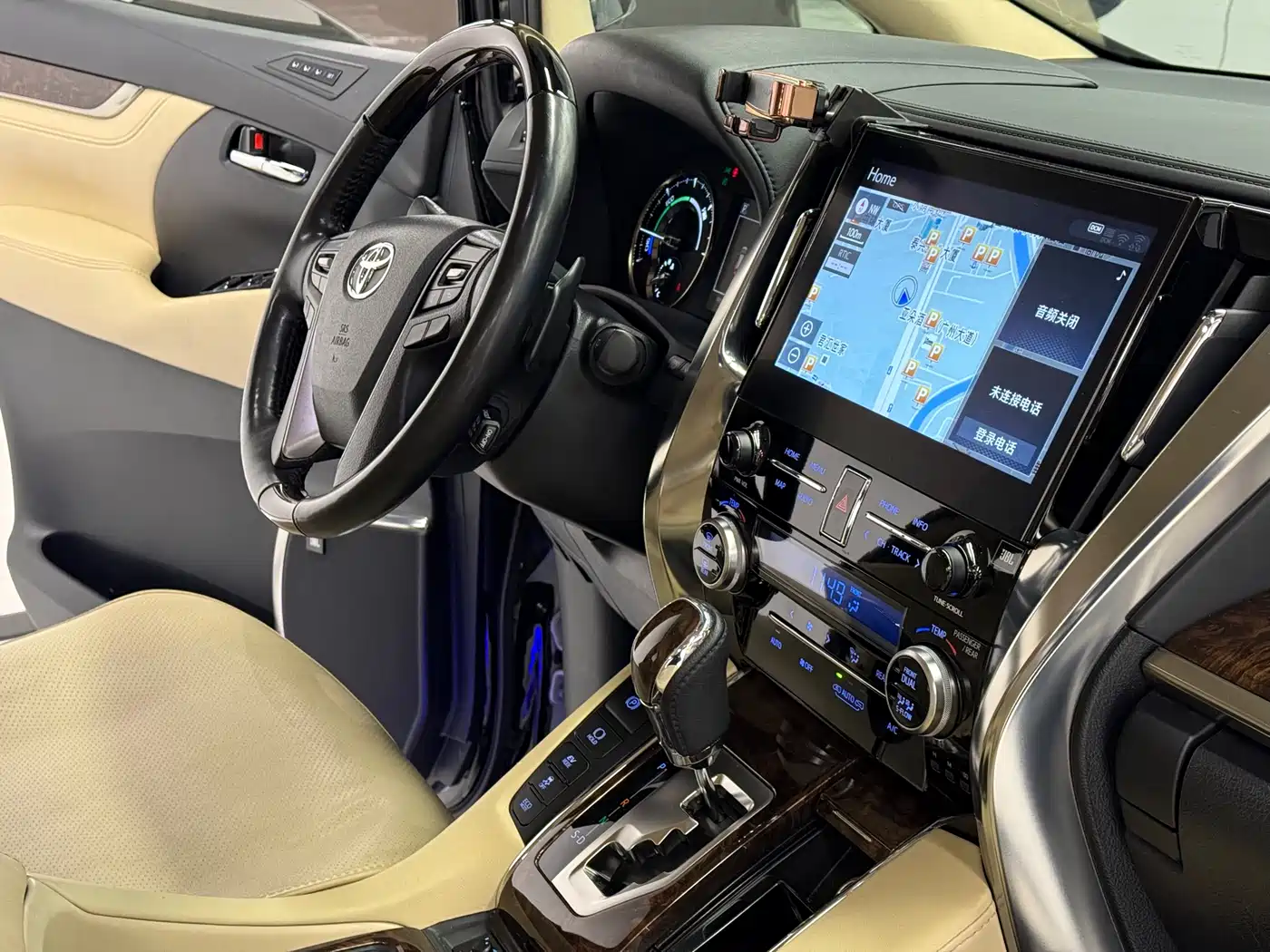 Toyota Alphard 2021 Hybrid 2.5L Luxury фото 6