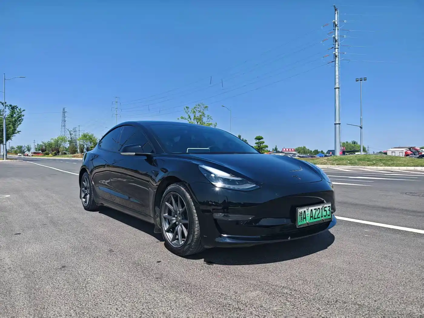 TESLA MODEL 3