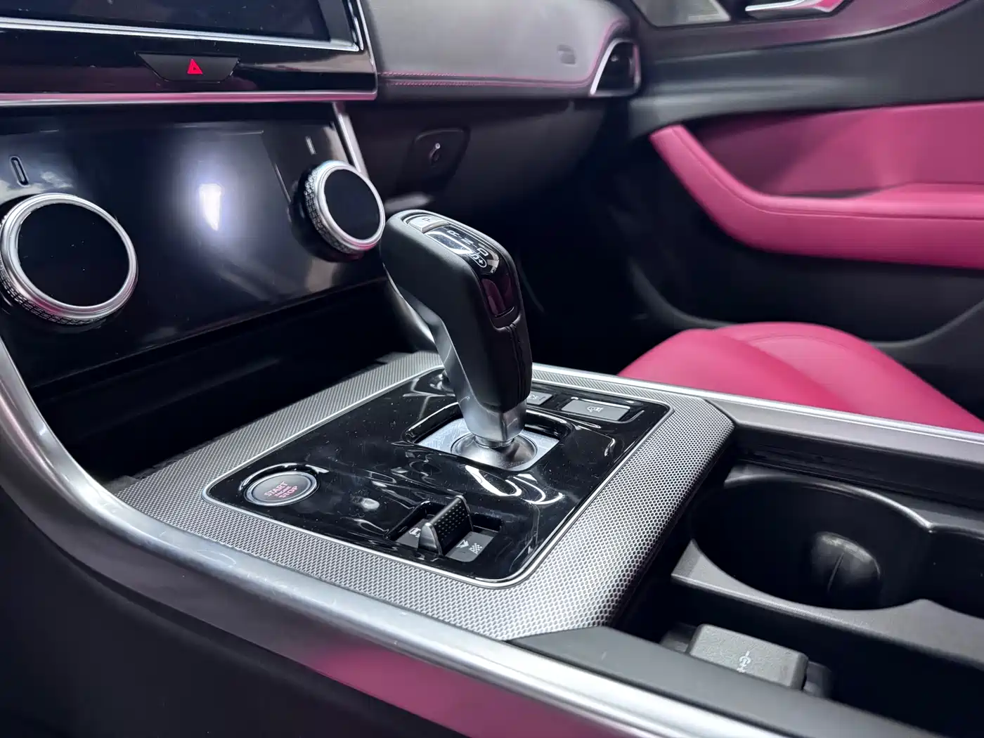 Jaguar XEL 2025 2.0T 250PS R-DYNAMIC 90th Anniversary Edition фото 4