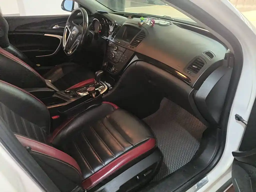 Photo 13 - Buick Regal