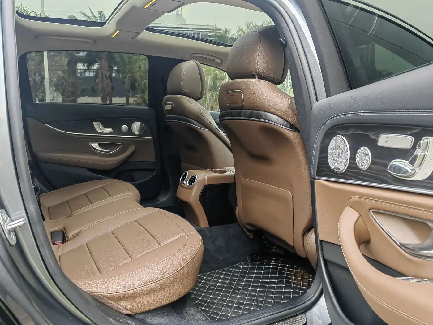 Mercedes-Benz E-Class 2020 Facelift E 300 L Sport Exclusive фото 8