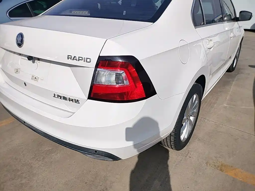 Photo 8 - Škoda Rapid