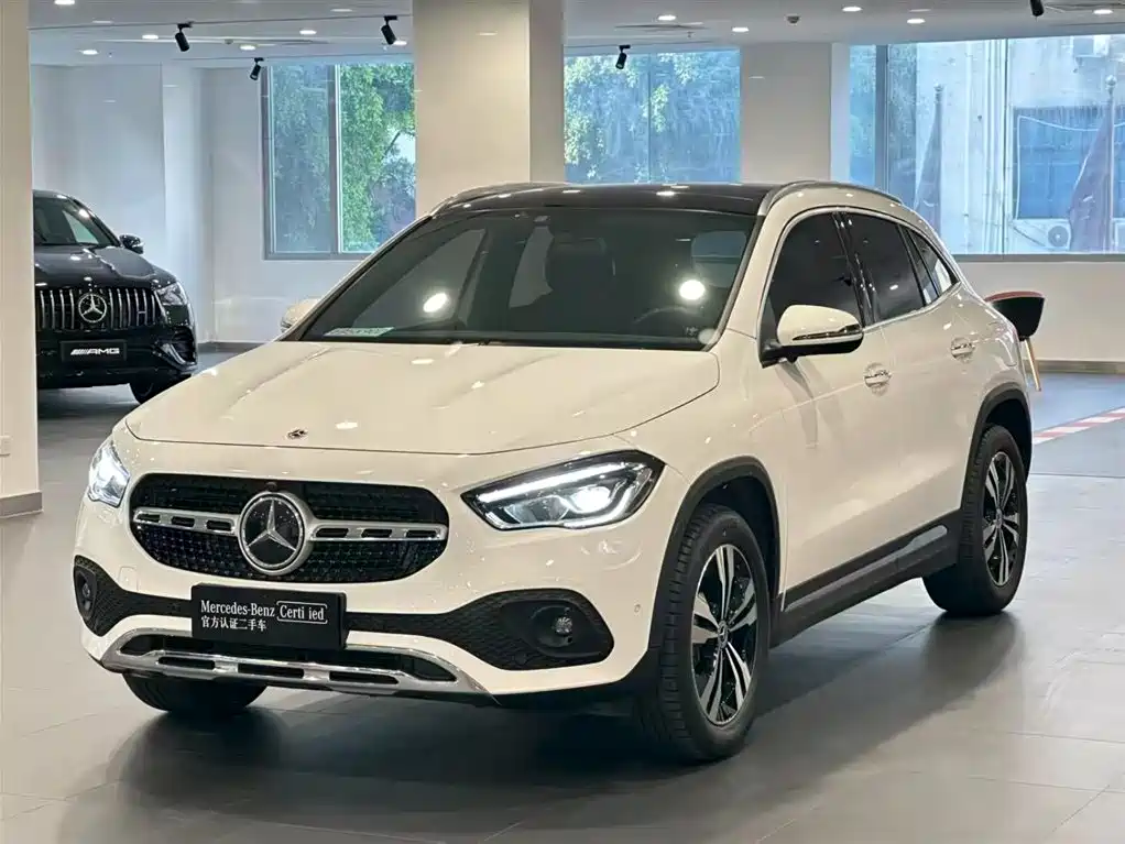 MERCEDES-BENZ GLA