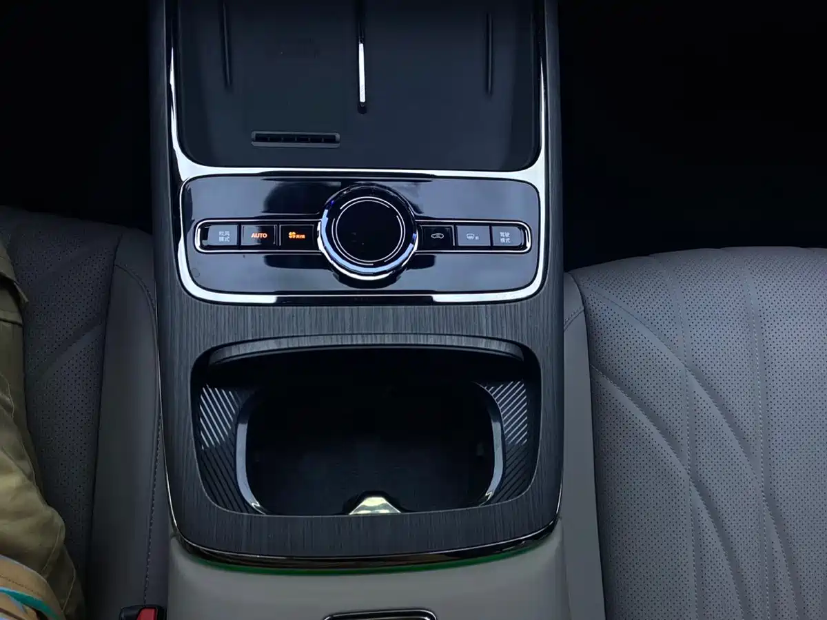 Geely Galaxy Galaxy Xingyao 8 2025 130km EM-P Starship Edition фото 16